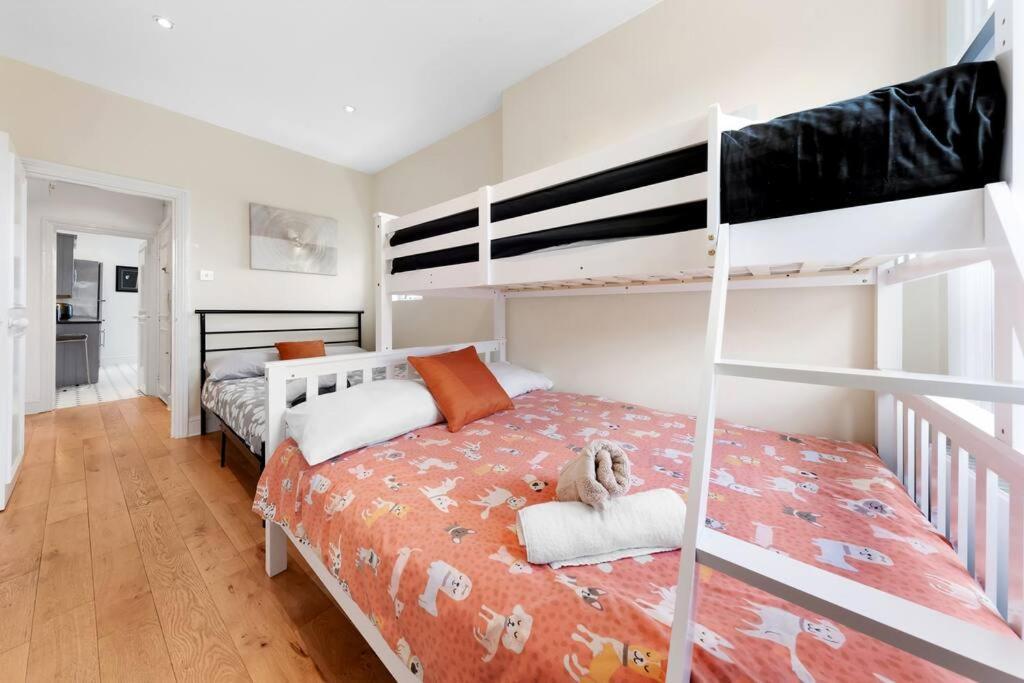 Spacious Sleep 11 With Terrace In Earls Court Ec99 London Kültér fotó