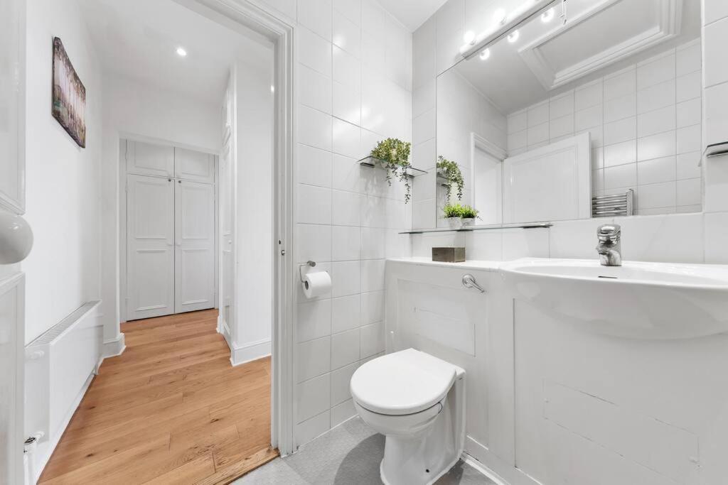 Spacious Sleep 11 With Terrace In Earls Court Ec99 London Kültér fotó